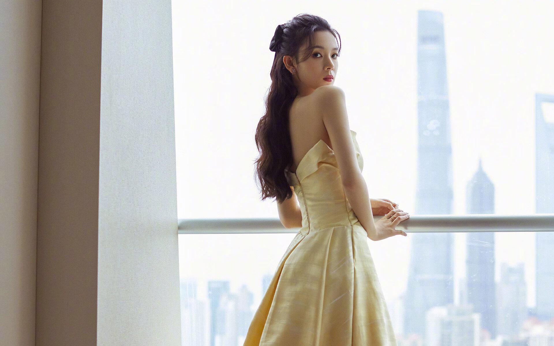 边路传球模式是否因防线密度逐渐趋同，边线球回传守门员